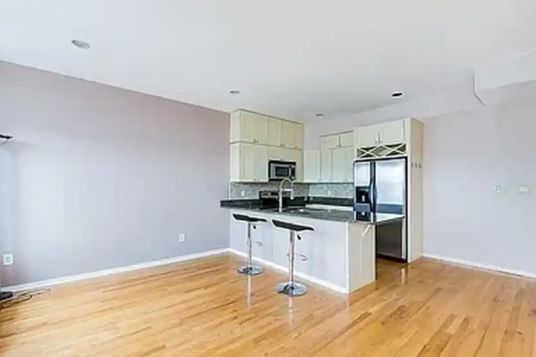 Apartment in Washington - View 3