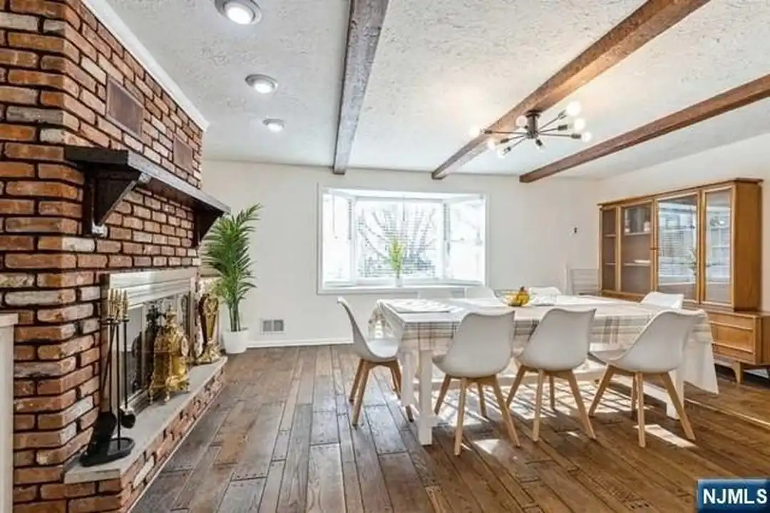 56 Morningside Ave - More