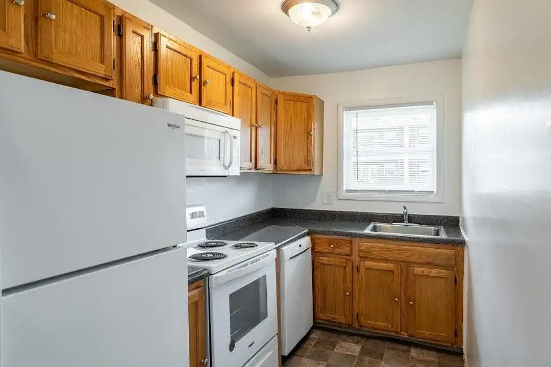 Edgewater Gardens Apartment Homes – photo 1