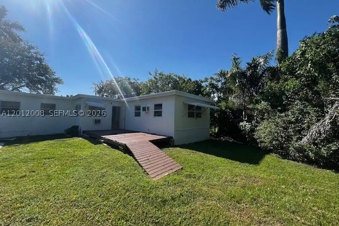 4548 SW 33rd Ave #M - More
