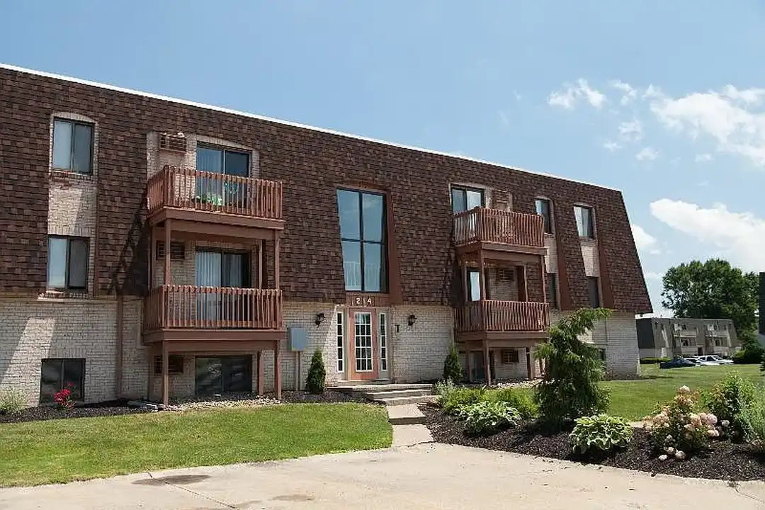 Copper Ridge - 129 Park Meadow Dr - Elyria, OH | Rent.