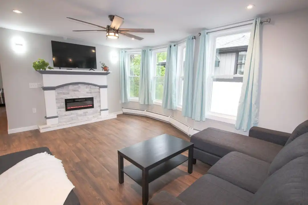 522 Stewart Ave unit 522-2 – photo 1
