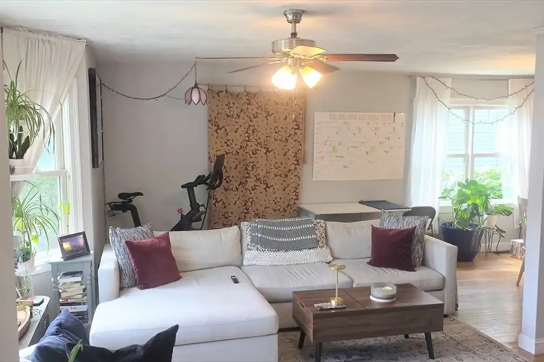 321 N Harvard St unit - - View 2