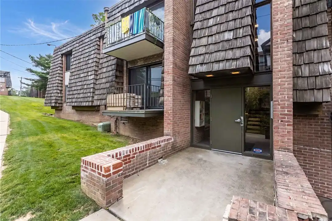 533 Forest Green Dr – photo 1 of 20
