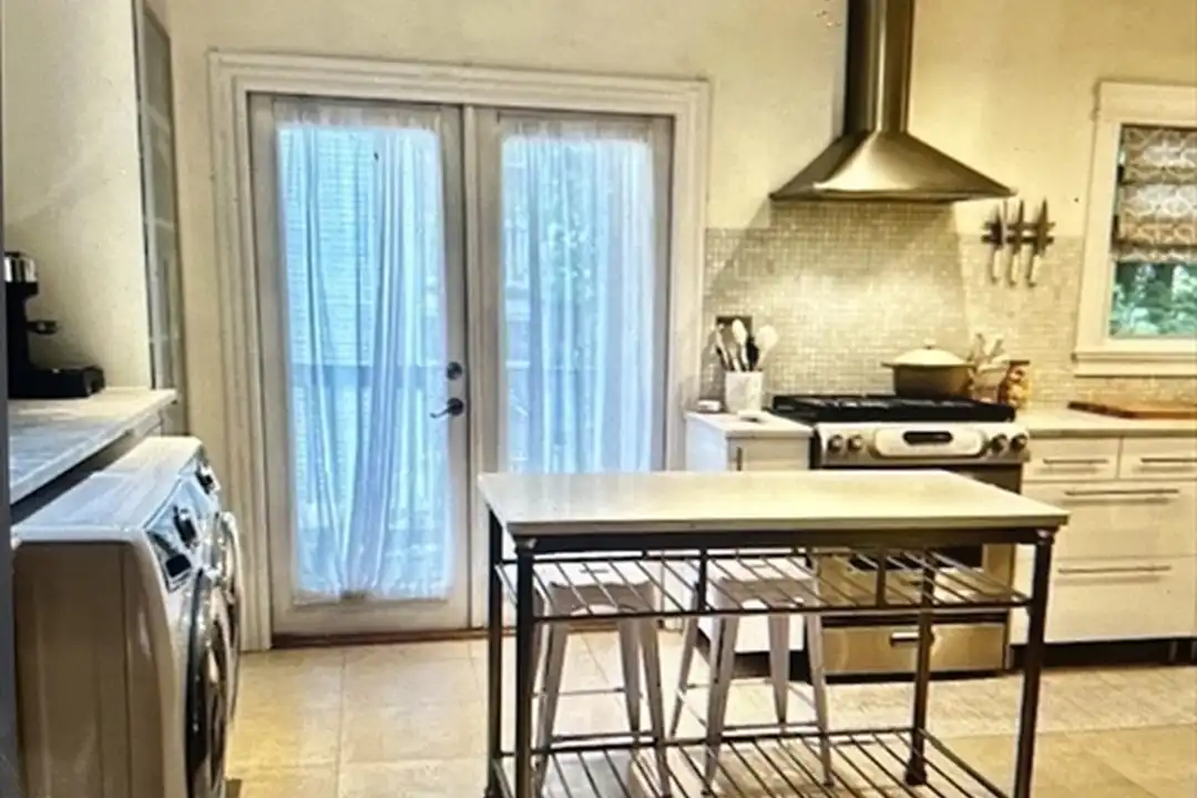 47 Rosemont St unit 2 - View 3