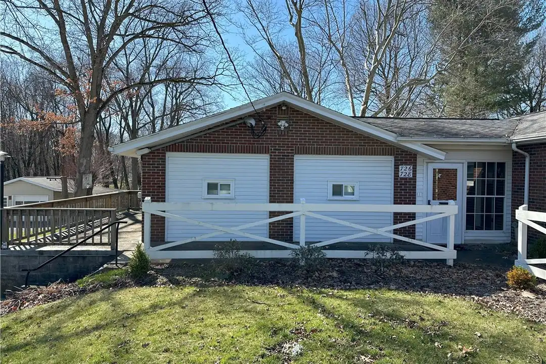 726 N Pike Rd – photo 1 of 10