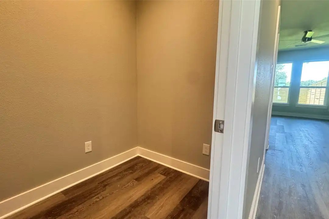 700 Ebenezer Ln - View 4
