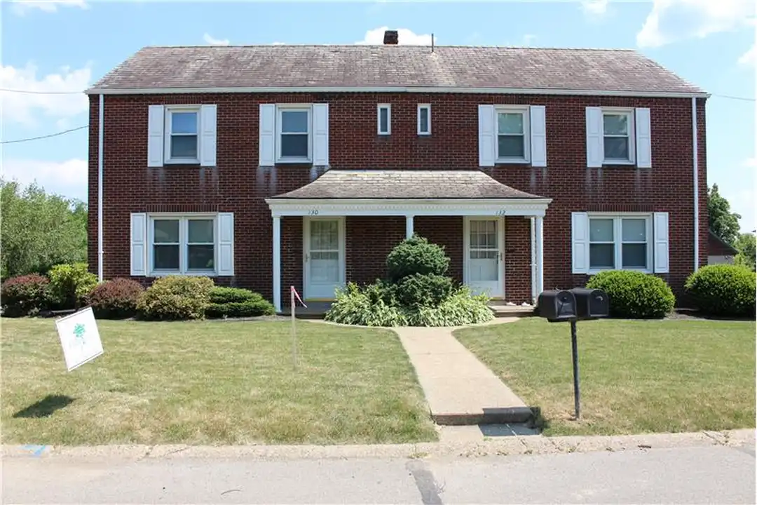 130 W McConnell Ave – photo 1 of 13