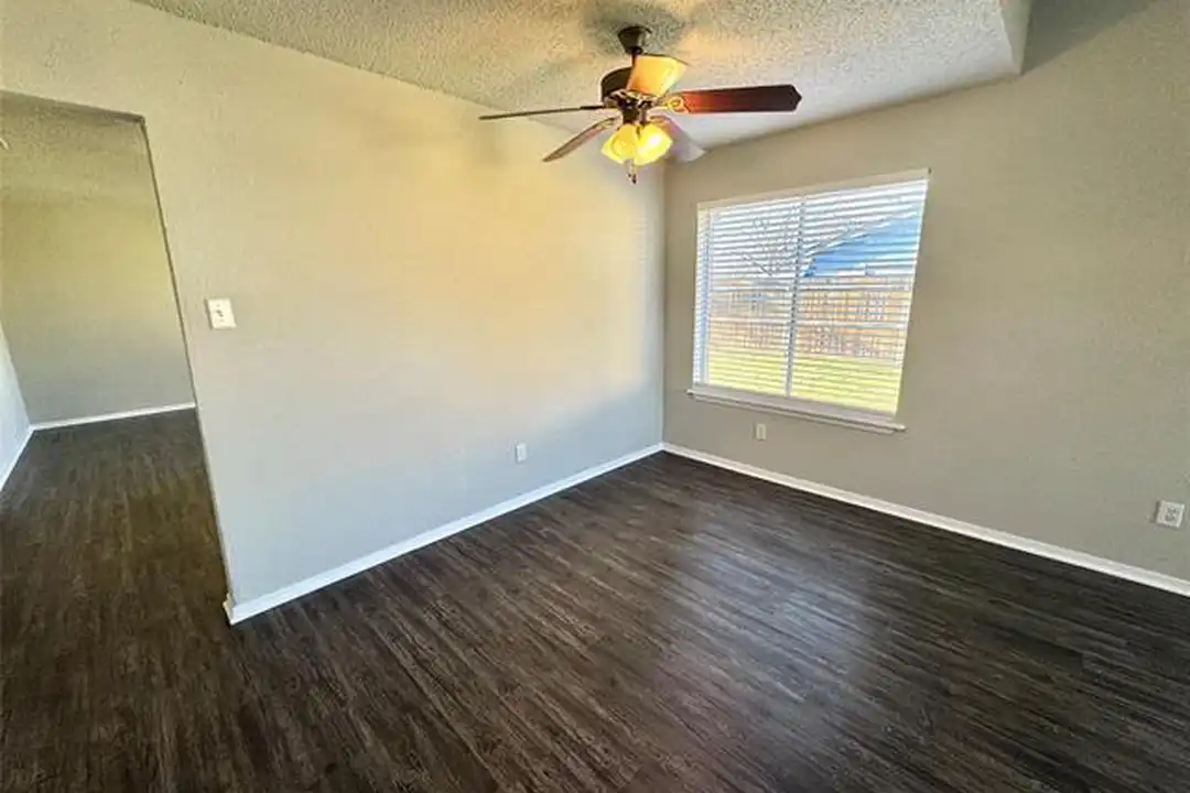 2508 S Center St - View 3