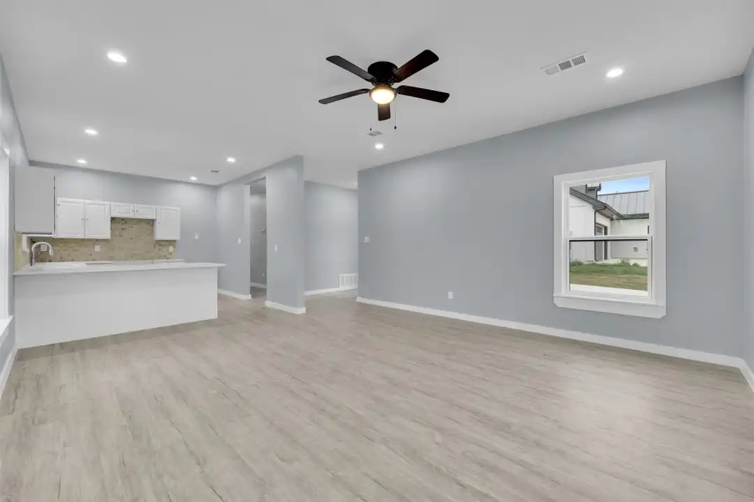 409 Dallas St - More