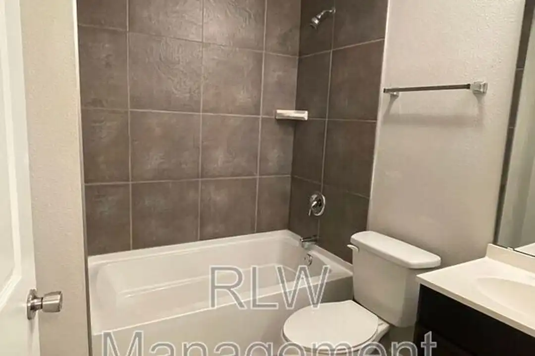 528 Citrus Ave unit 1 - More