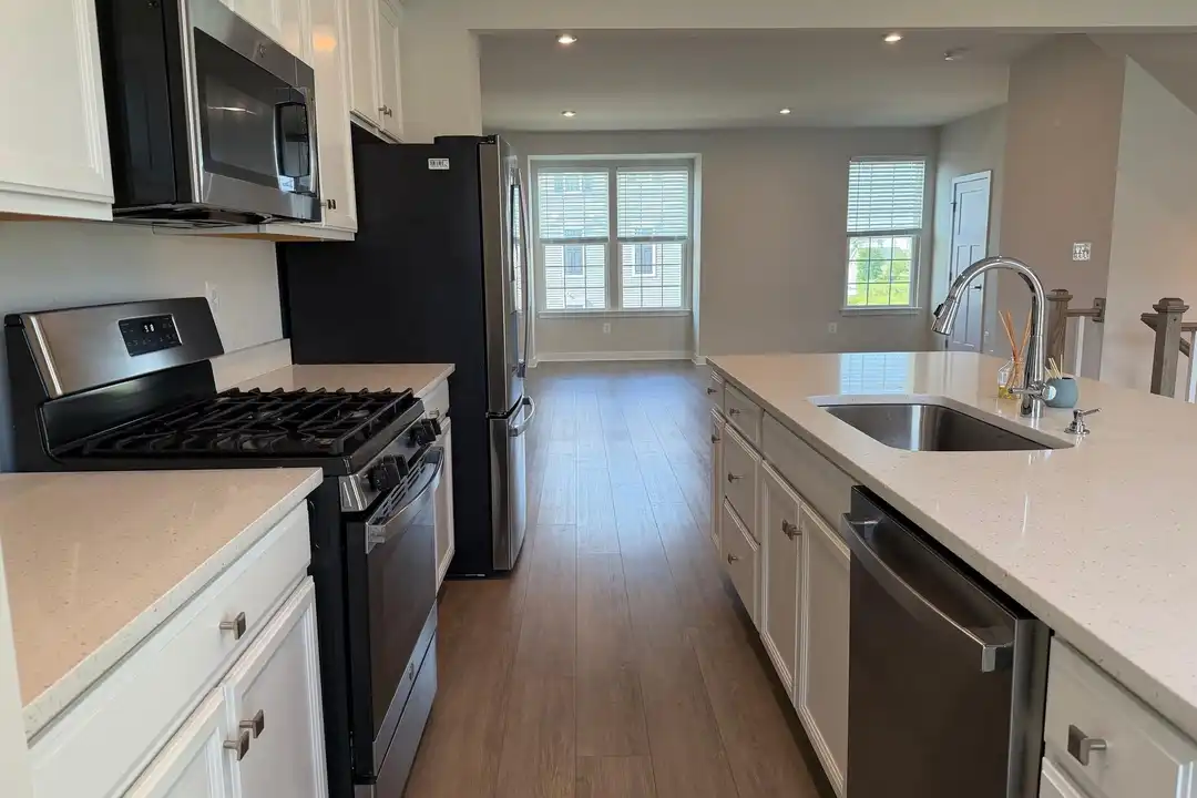 927 Ericcson Ln - View 3