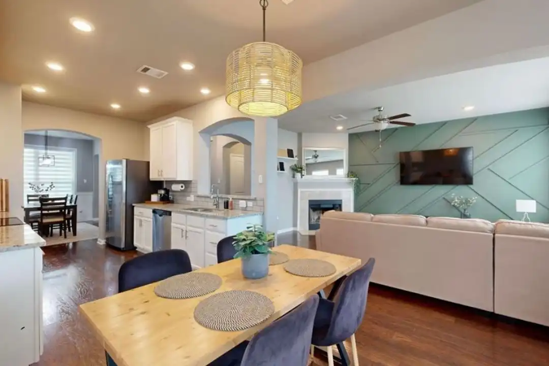 3602 Addison St - View 4