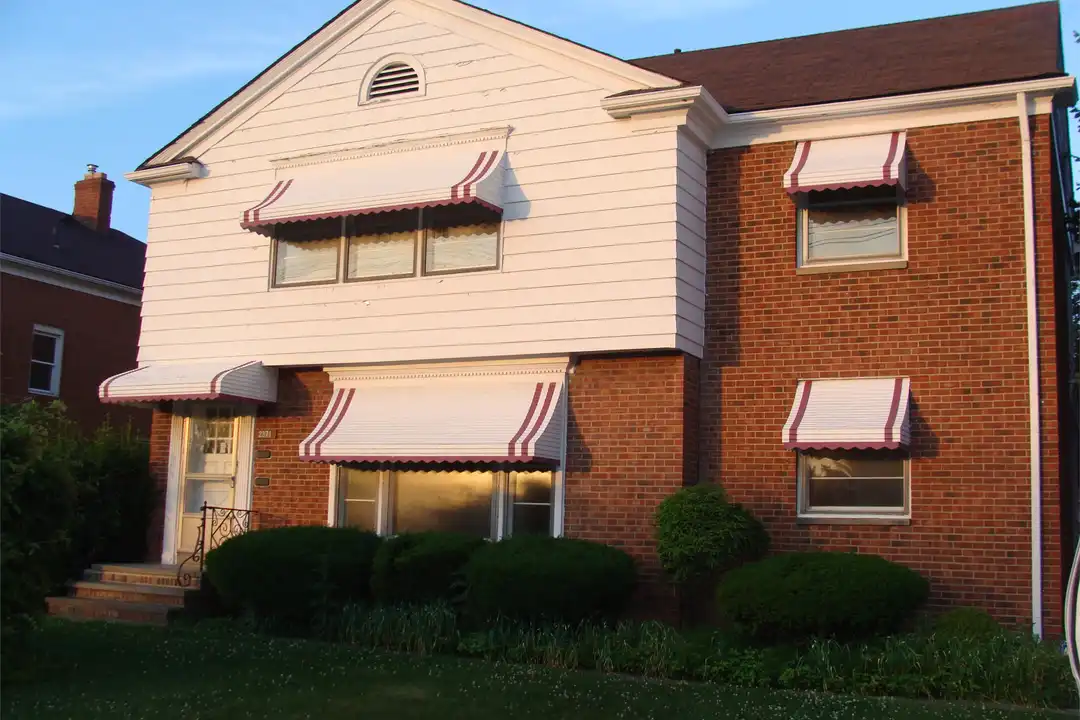 2371 Warrensville Center Rd – photo 1