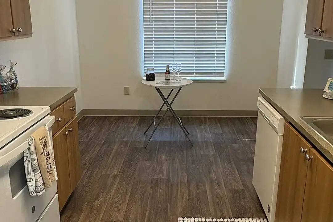 Windsor Manor Apartments – photo 1
