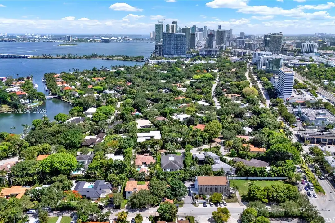 520 Bay Point Rd - View 3