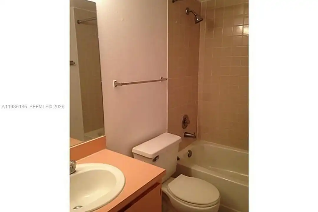 Apartment in Cutler Bay - More