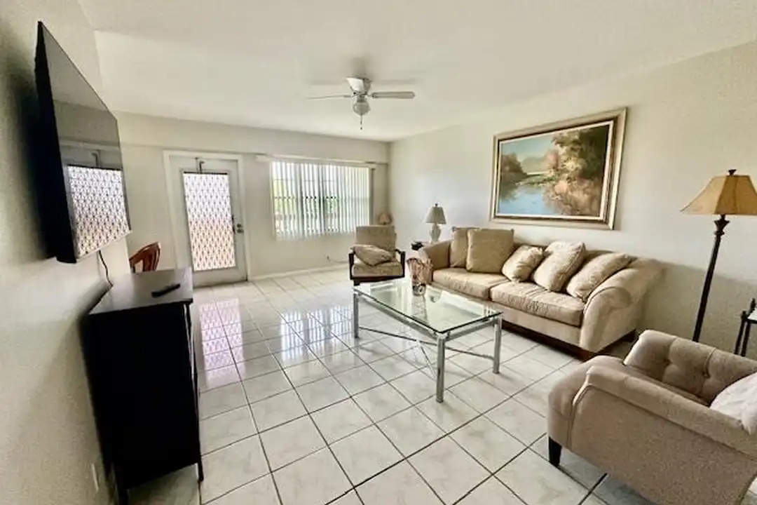 588 Mansfield M - View 6