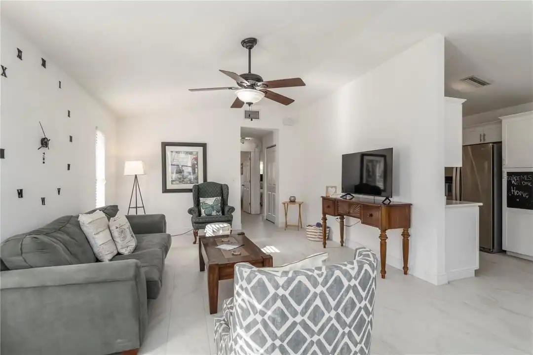 1883 Mova St - More