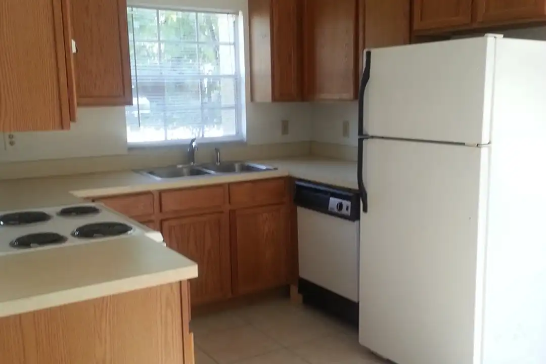 2452 E Illiana St – pohled 6