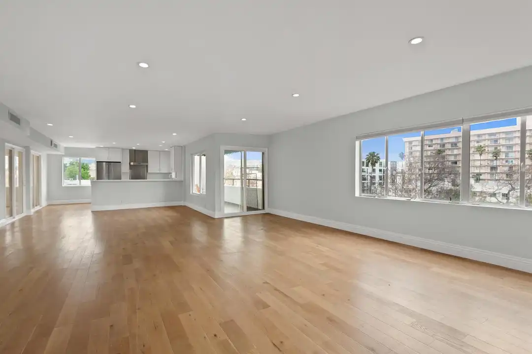 Oakhurst Moderne - View 2