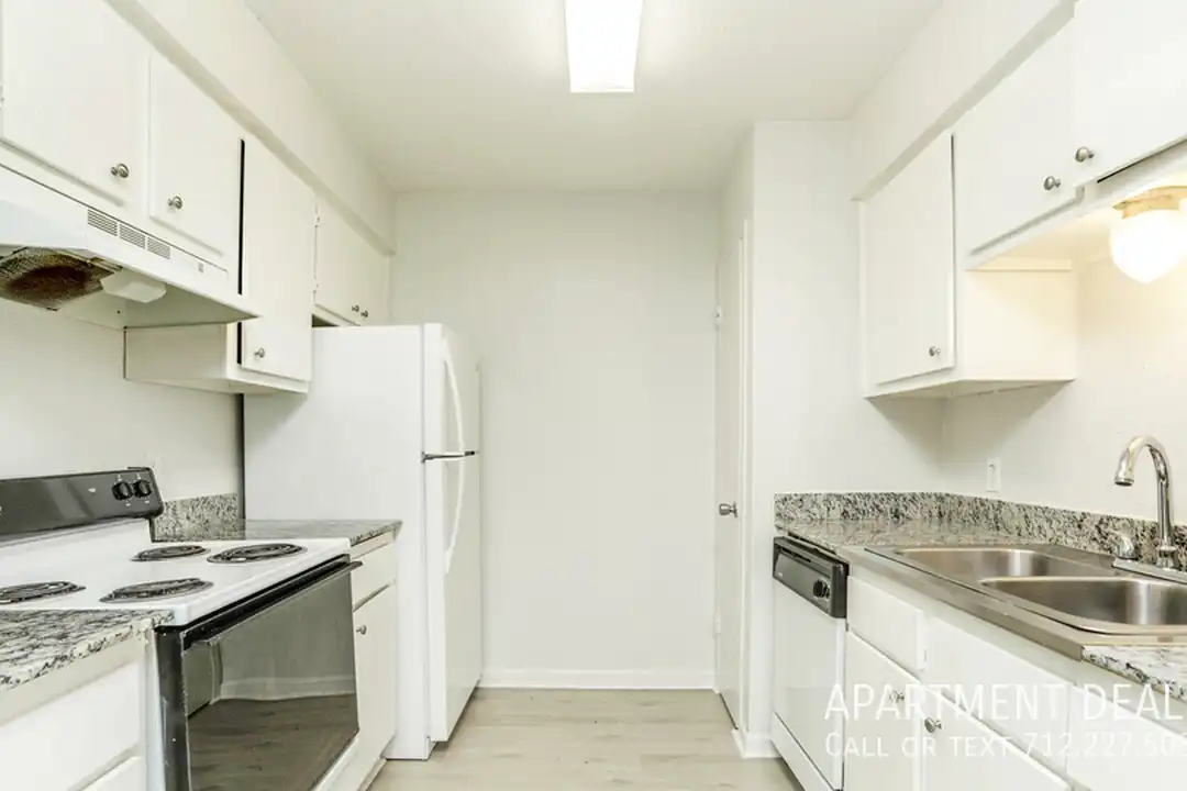 706 Hickory Dr - View 2