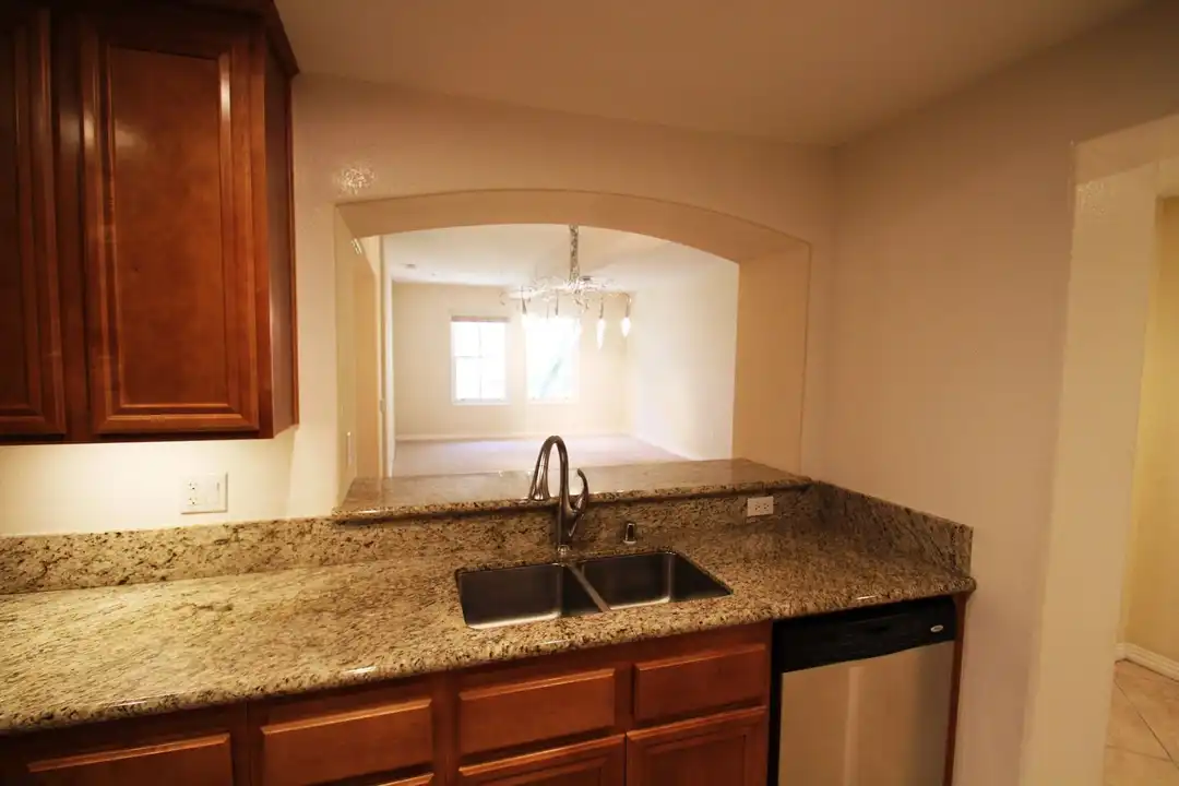 Apartment in San Diego, Marina District, Banker's Hill - View 6