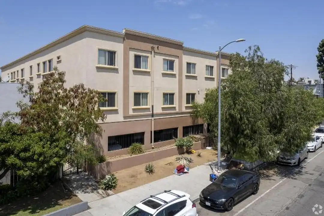 Apartment in Los Angeles - View 5