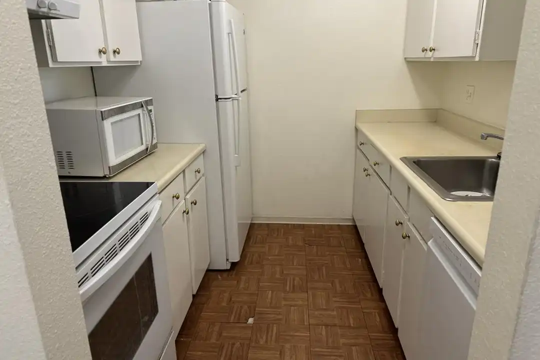2231 S Vaughn Way unit 302B - View 4