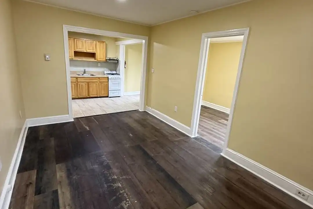 1127 Woodland Ave unit 1st Floor Front - View 5