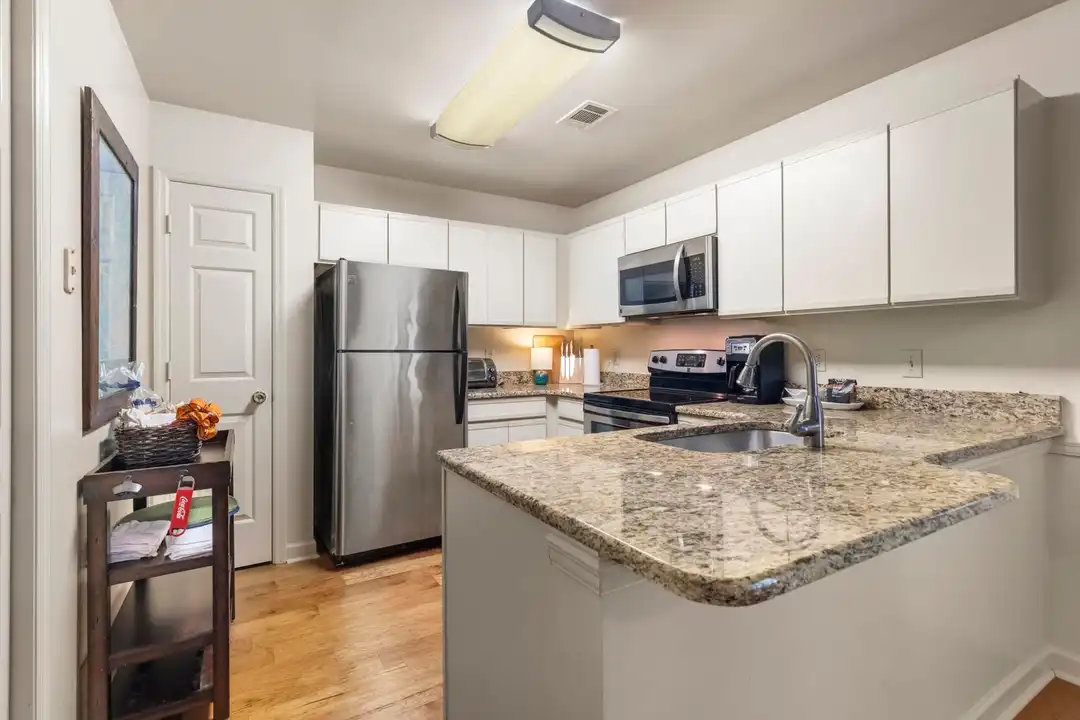 566 Homewood Dr - View 4