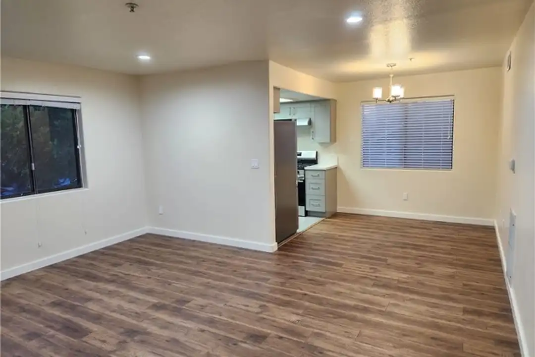 1131 E Doran St unit 105 - View 5
