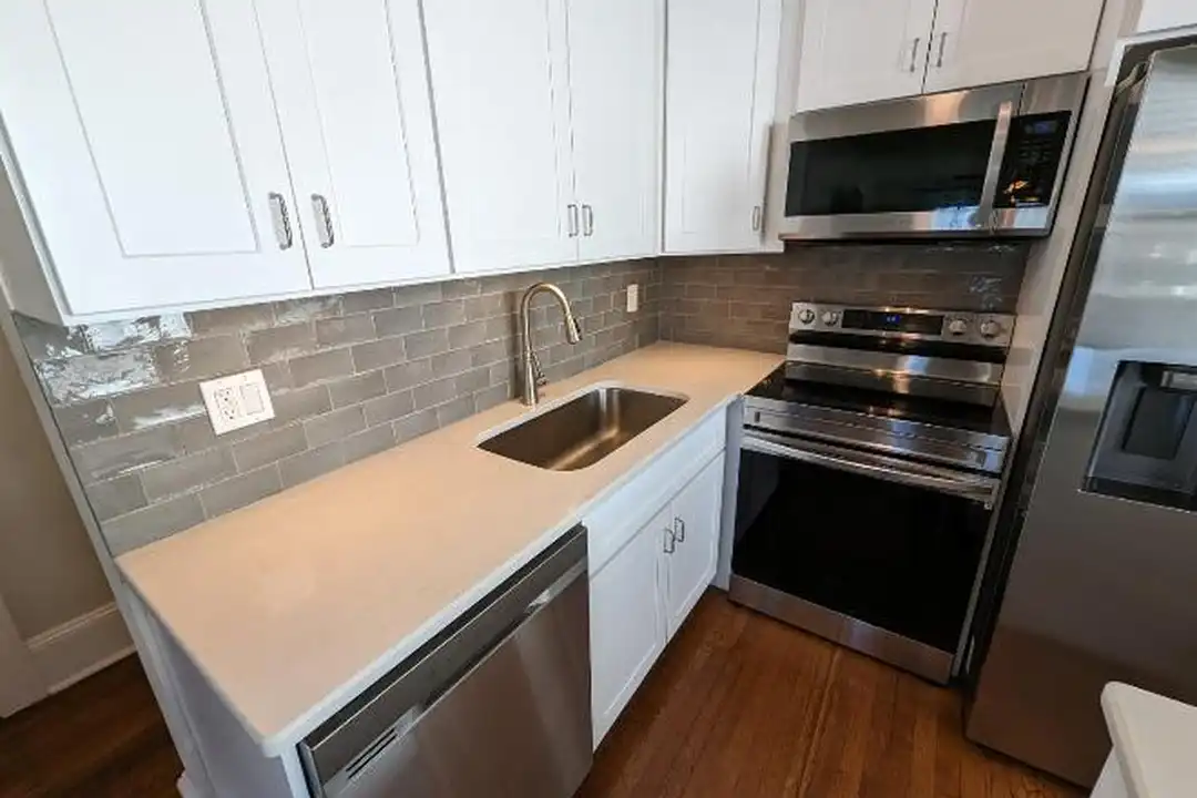 28 Woodrow Ave - View 5