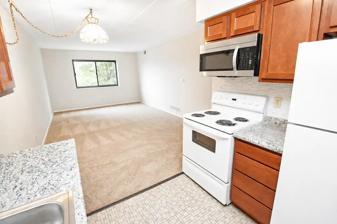 504 Orchard Ave unit 205 – photo 1 of 10