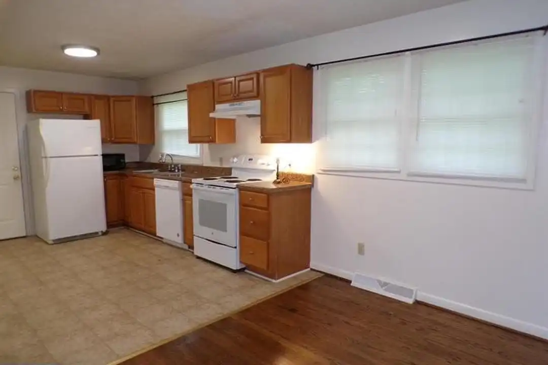 House in Fredericksburg - More