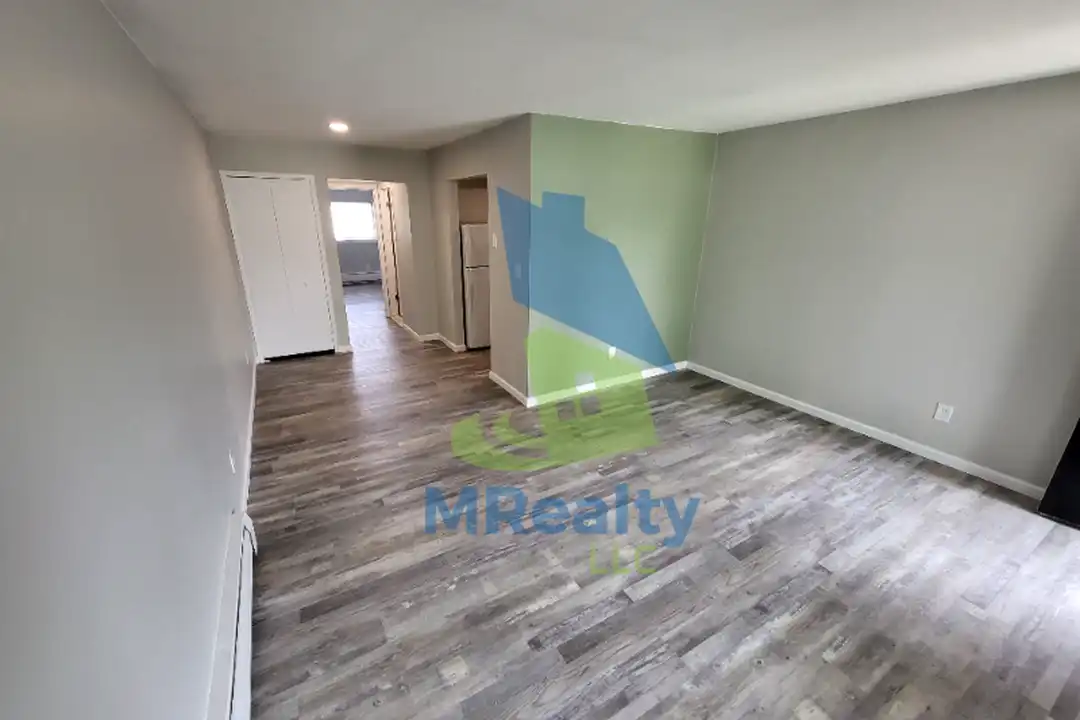 Apartment in Roseville - View 3