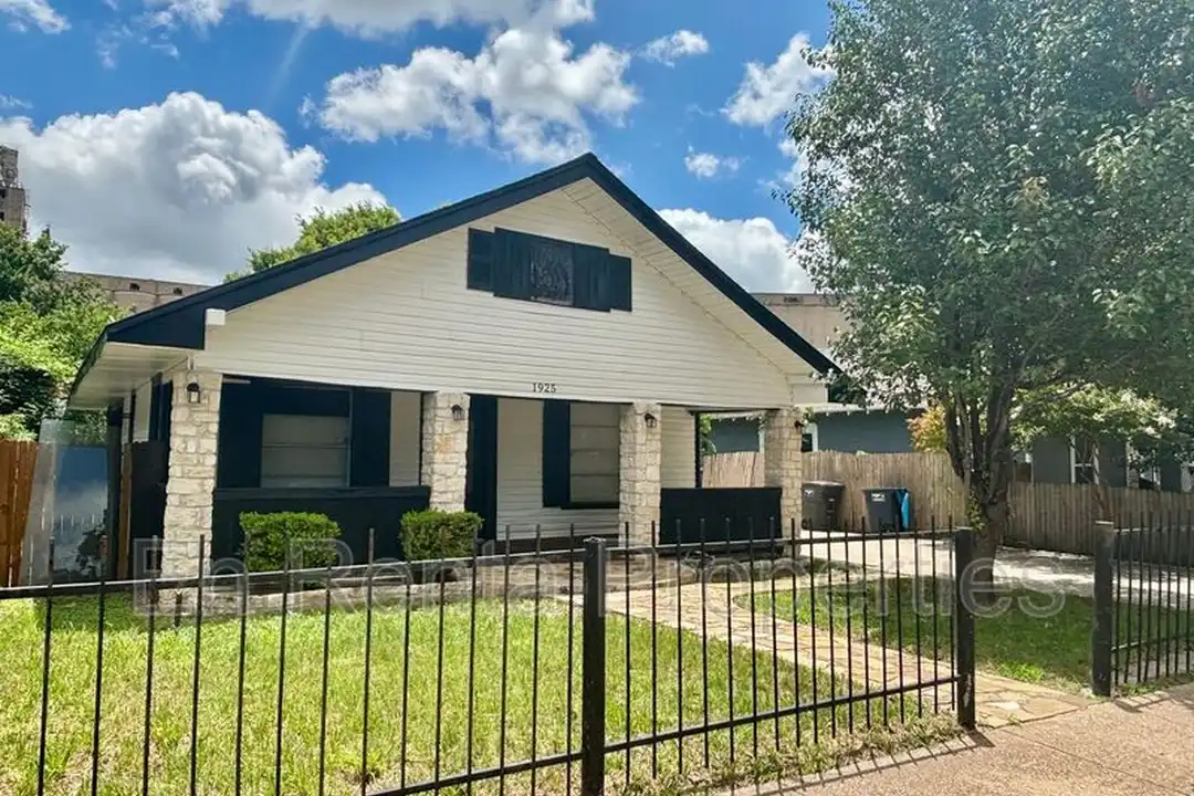 1925 St Louis Ave - View 3