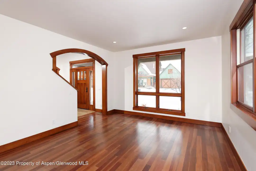 210 Juniper Ct - View 4