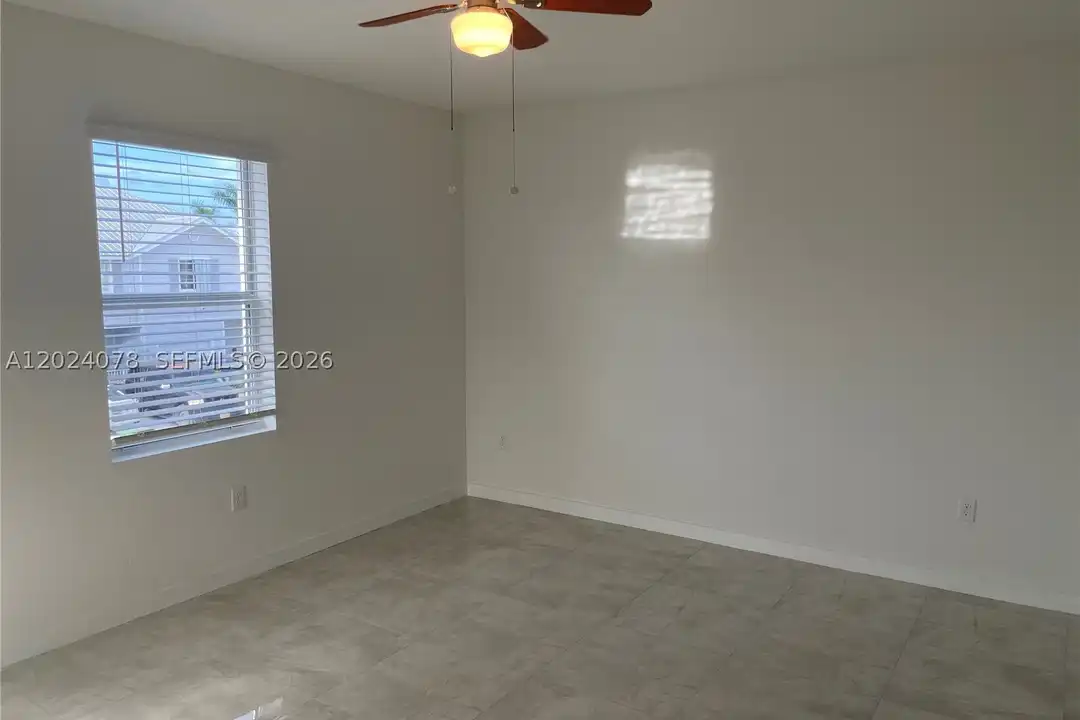 906 SE 17th St #0 - View 6