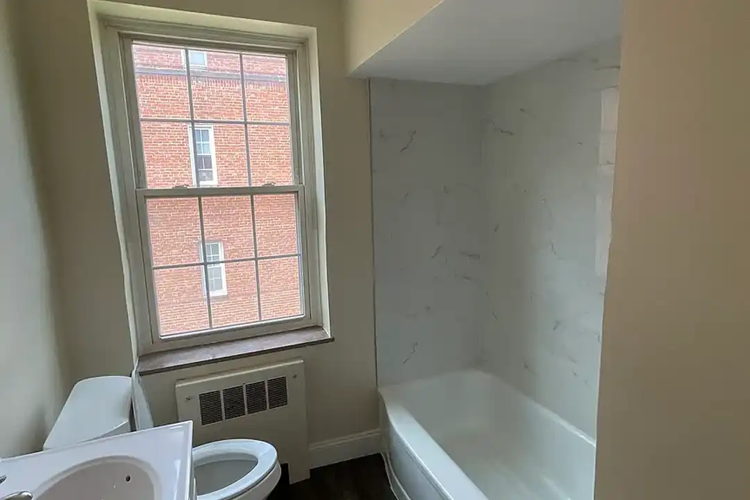 Country Club Apartments – photo 1