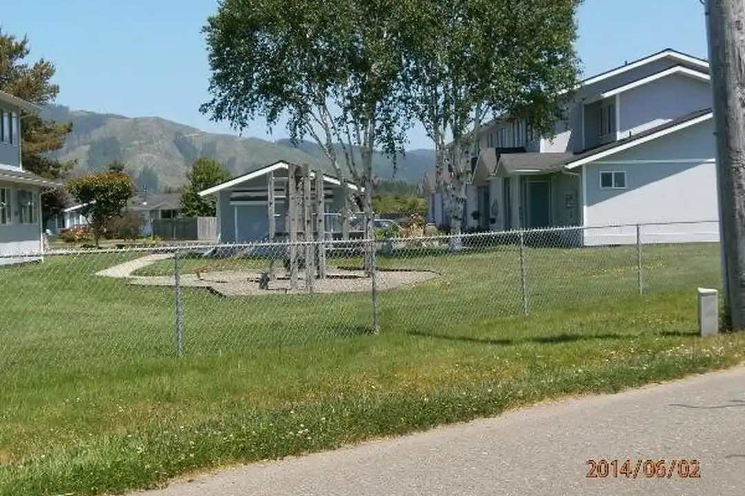 821 E Division St - View 5