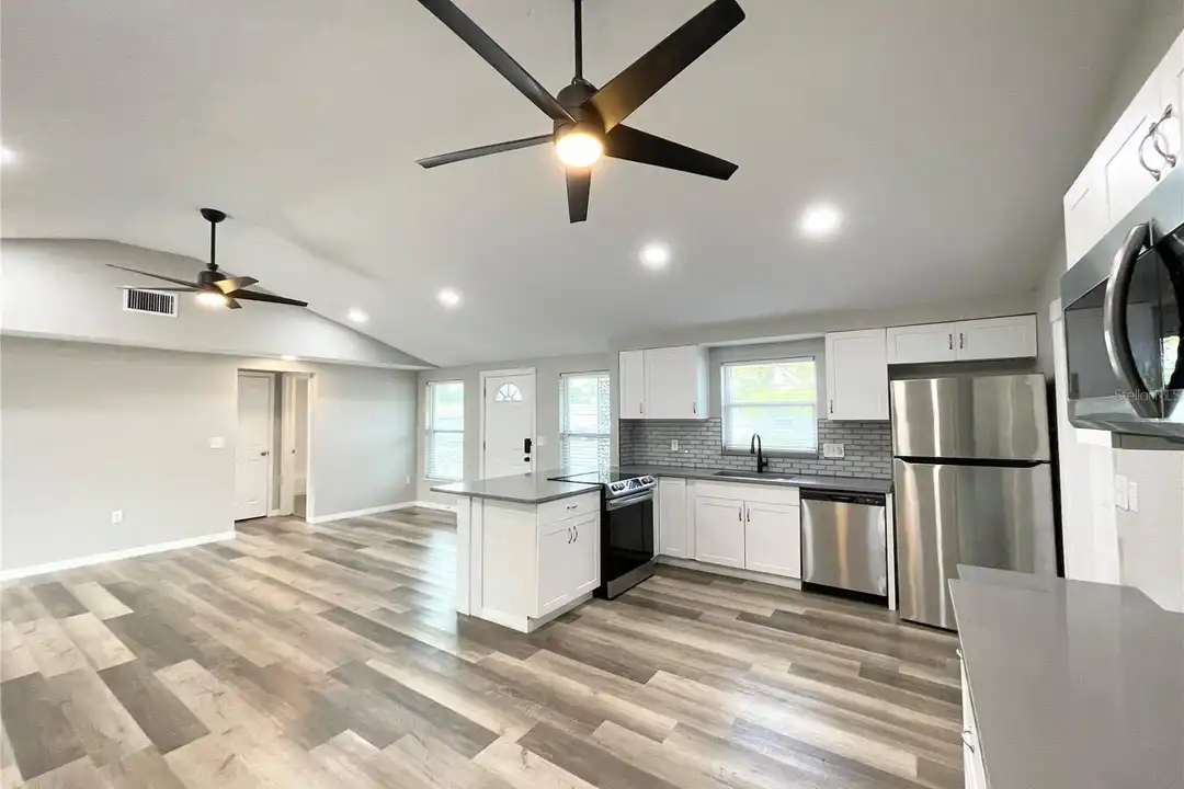 11241 Yewtree Ave - View 6