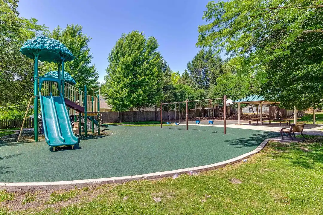 Hawthorne Glen Apartments – photo 1 of 42