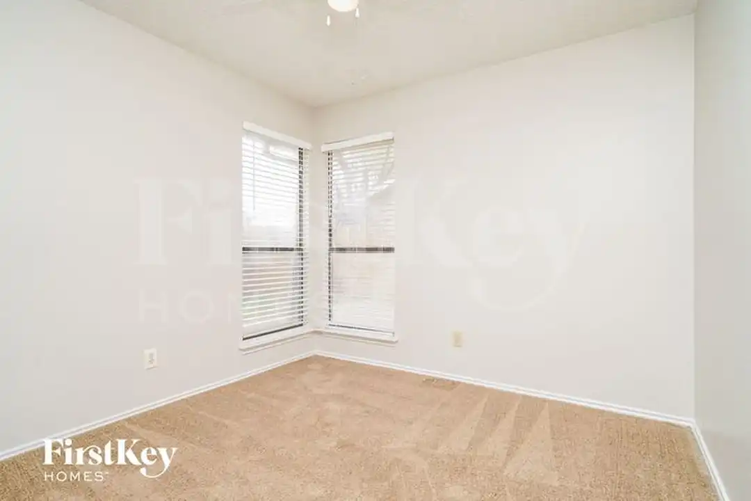 1323 Jasmine Dr - View 6