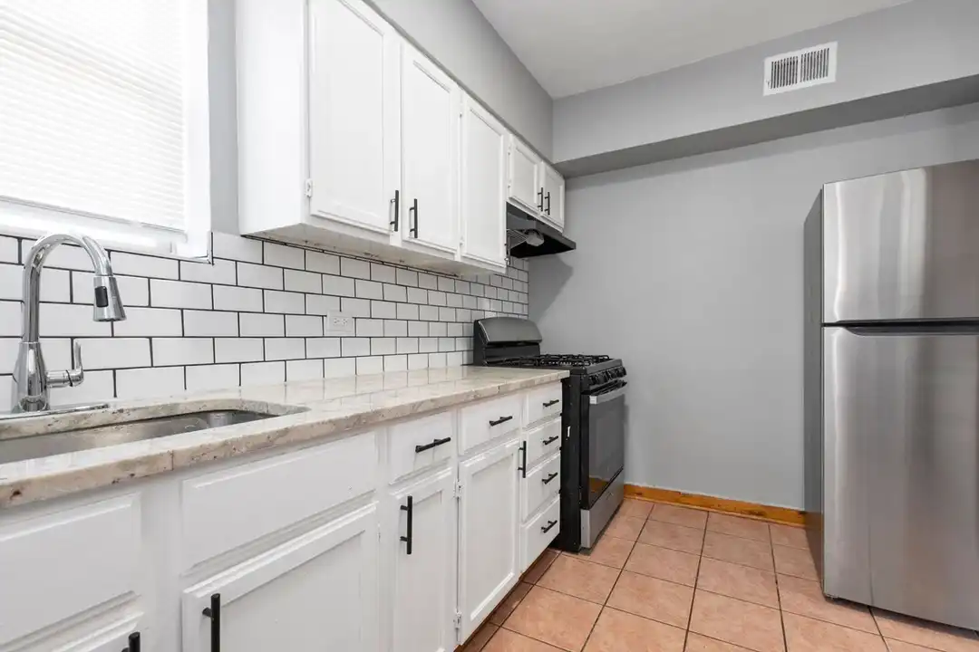 Apartment in Chicago - More