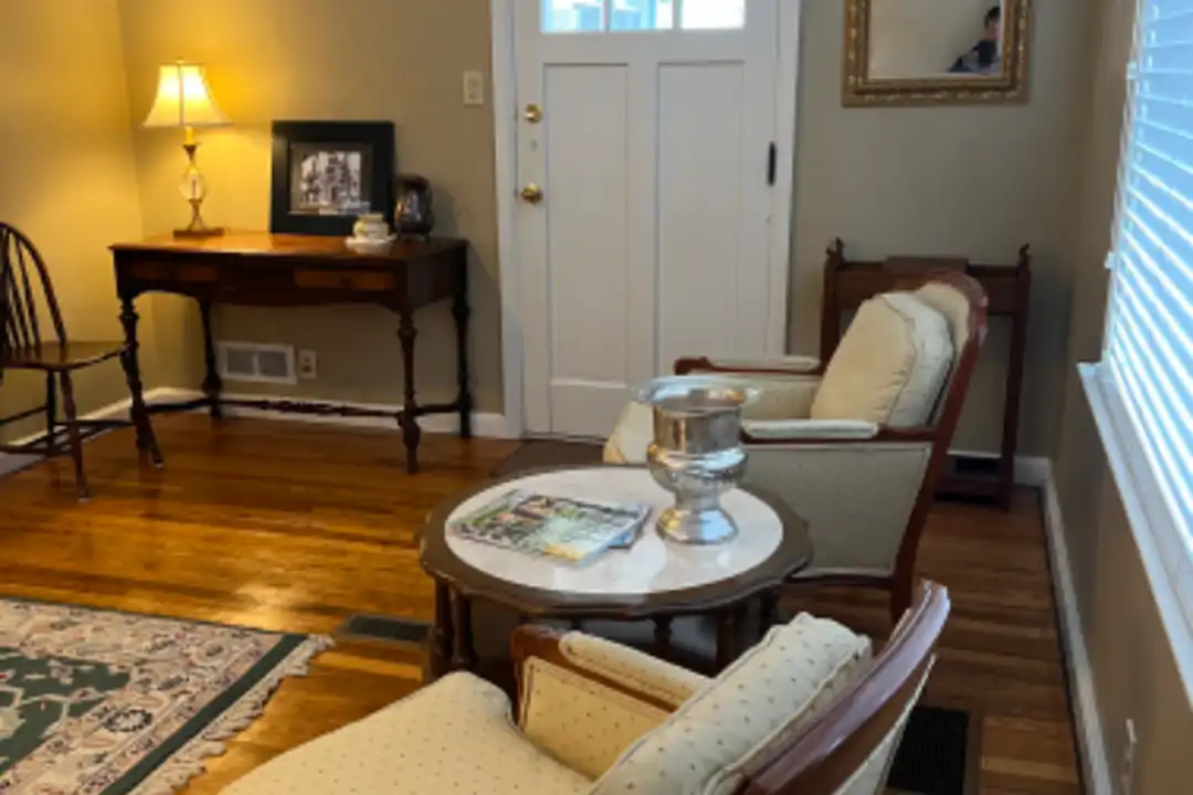 2422 Jackson Ave - View 3