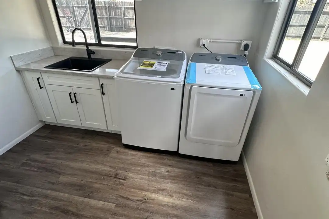 1050 W Romo Jones St - View 6