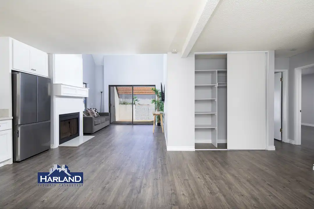8332 Regents Rd unit 3A – pohled 2