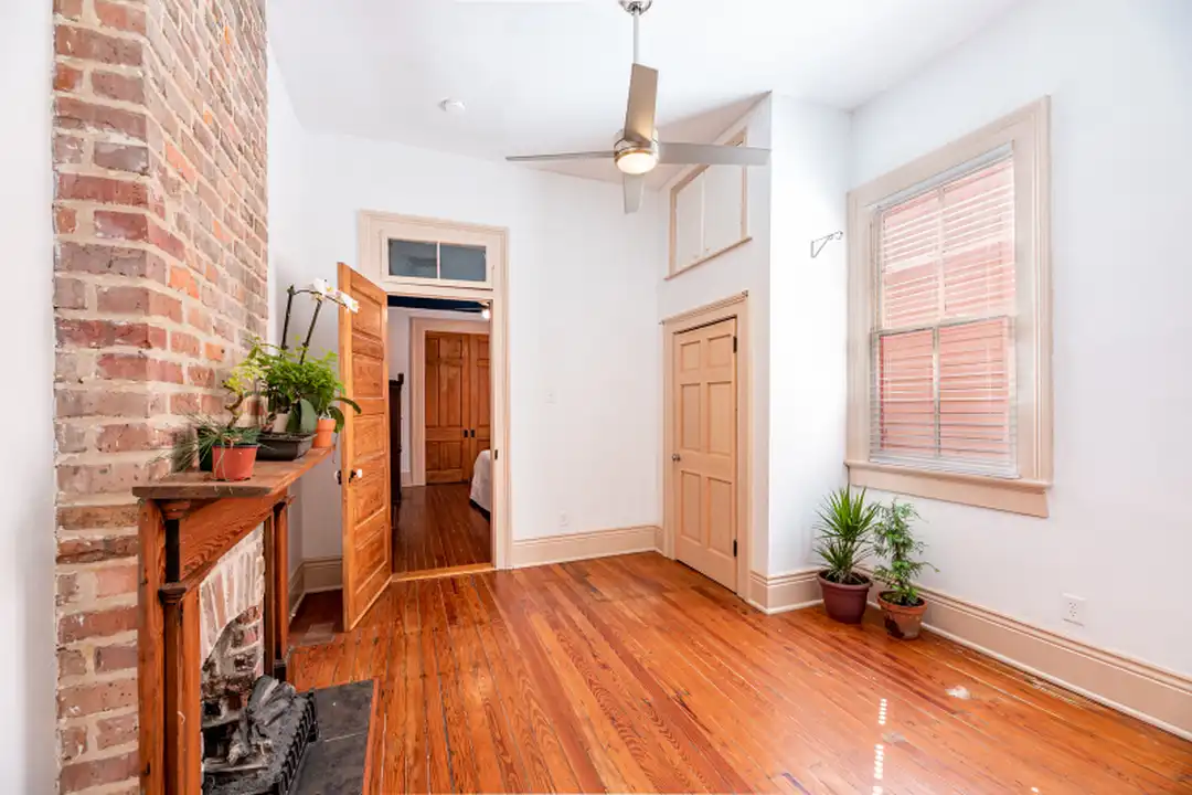 2824 Banks St - More