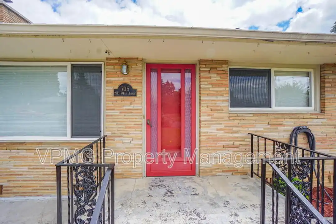 705 NE 94th Ave - View 5